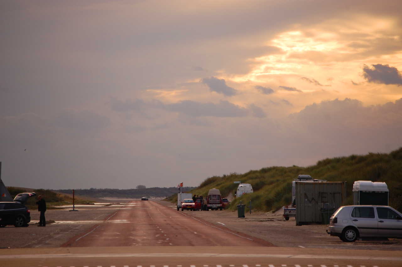 Brouwersdam: Abend an der Strandstraße